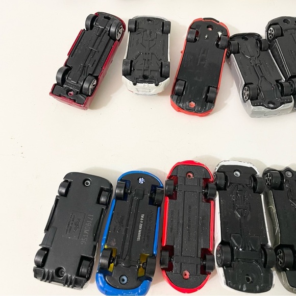 Lot of 28 Diecast Cars Maisto Toys - Picture 11 of 16